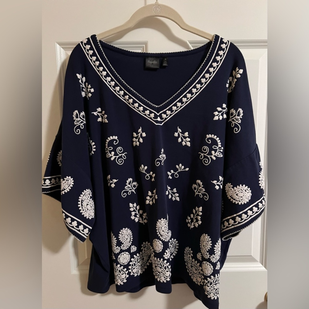 Preowned Rafaella navy and white top. Size 2X